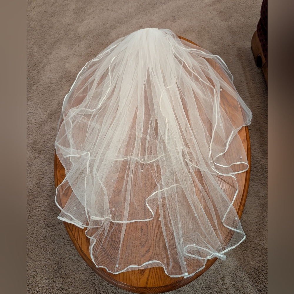 Elegant White Bridal Veil With Clip
